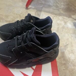 Nike toddler size 9c hurrache